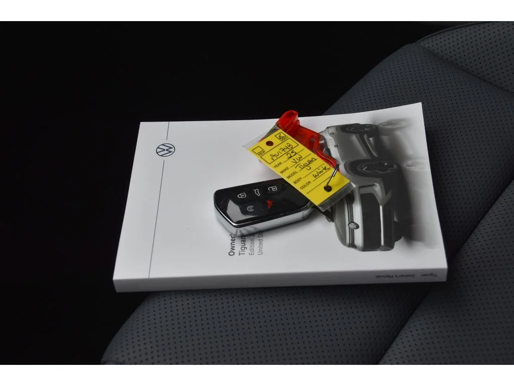Used 2025 Opal White Pearl Volkswagen SE R-Line Black image 38