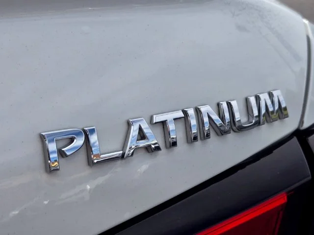 Used 2022 White Nissan 2.5 Platinum image 19