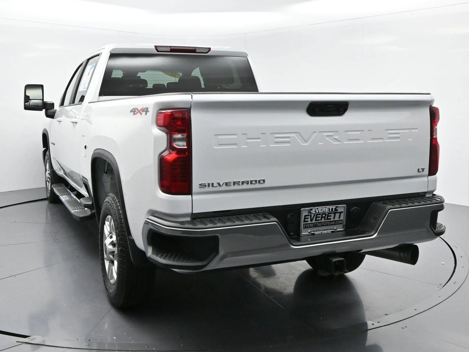 Used 2025 Summit White Chevrolet LT image 6