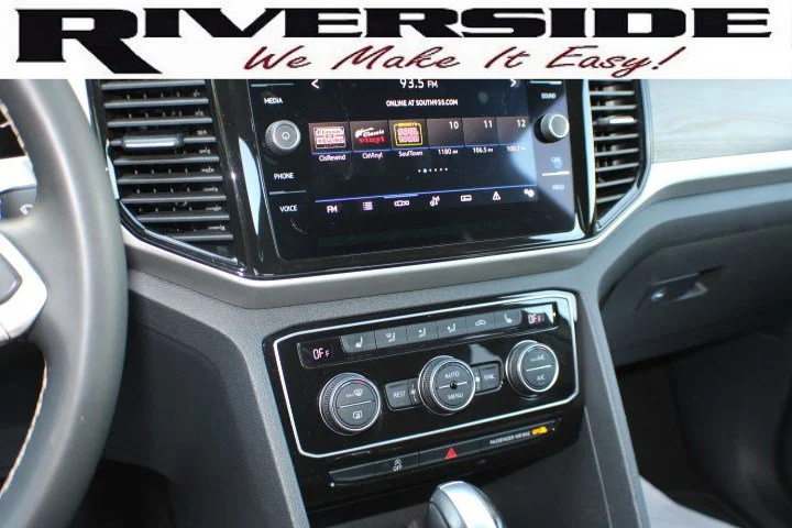 Used 2023 White Volkswagen 3.6L V6 SE w/Technology image 9