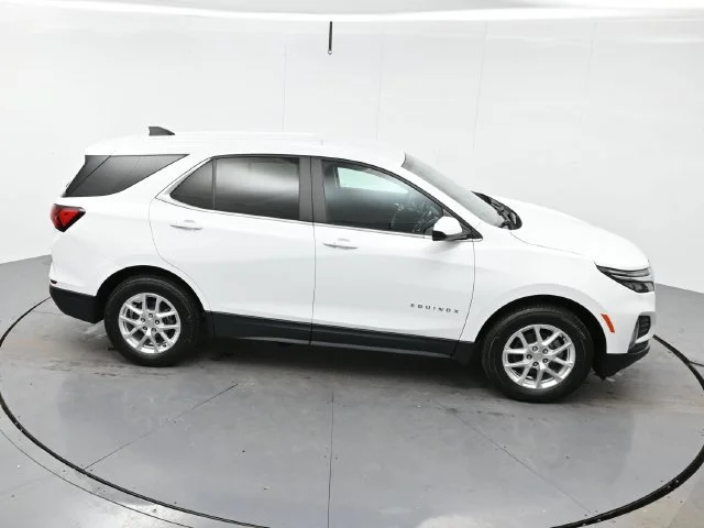 Used 2024 Summit White Chevrolet LT image 40