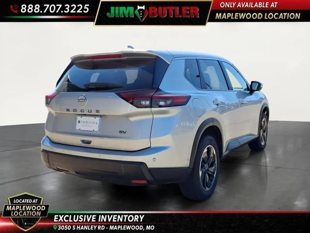 Used 2024  Nissan SV image 4