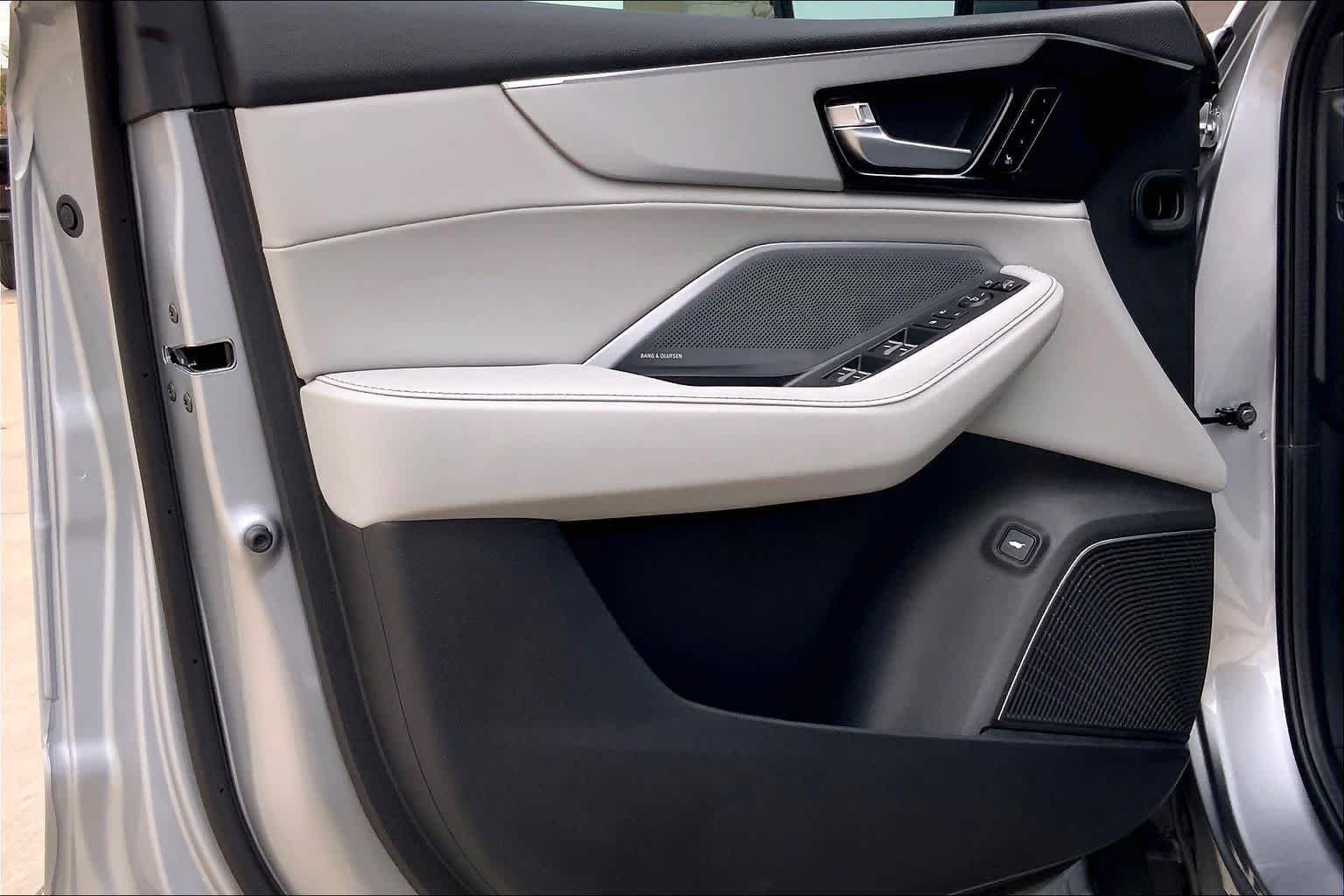 New 2026 Solar Silver Metallic Acura w/Technology Package image 16