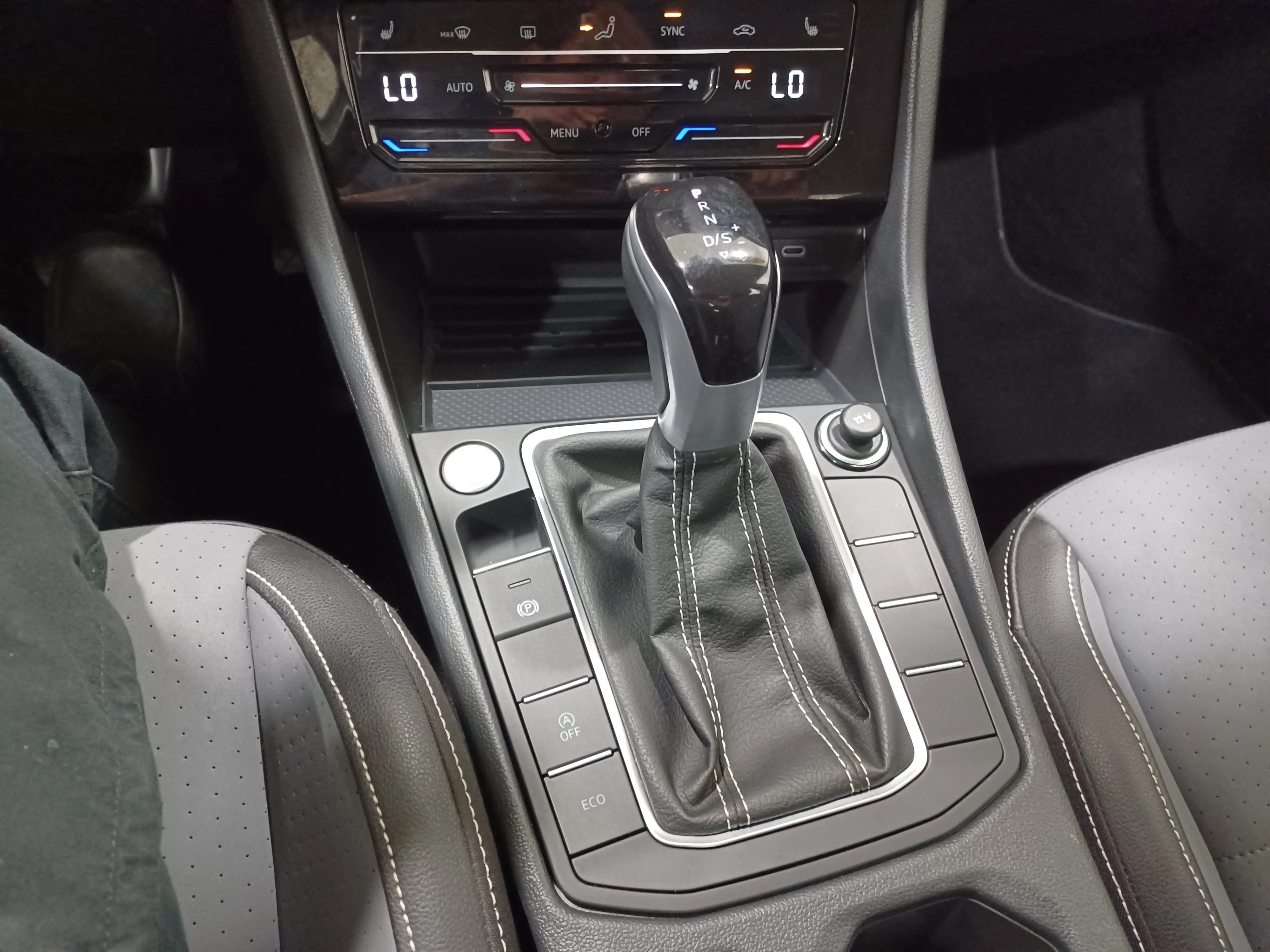 Certified Used 2025 Oryx White Pearl Volkswagen Comfortline*Adapt Cruise | Remote Start | Htd Seats & Wheel | Blind Spot Detect | Lane Keep Assist image 16