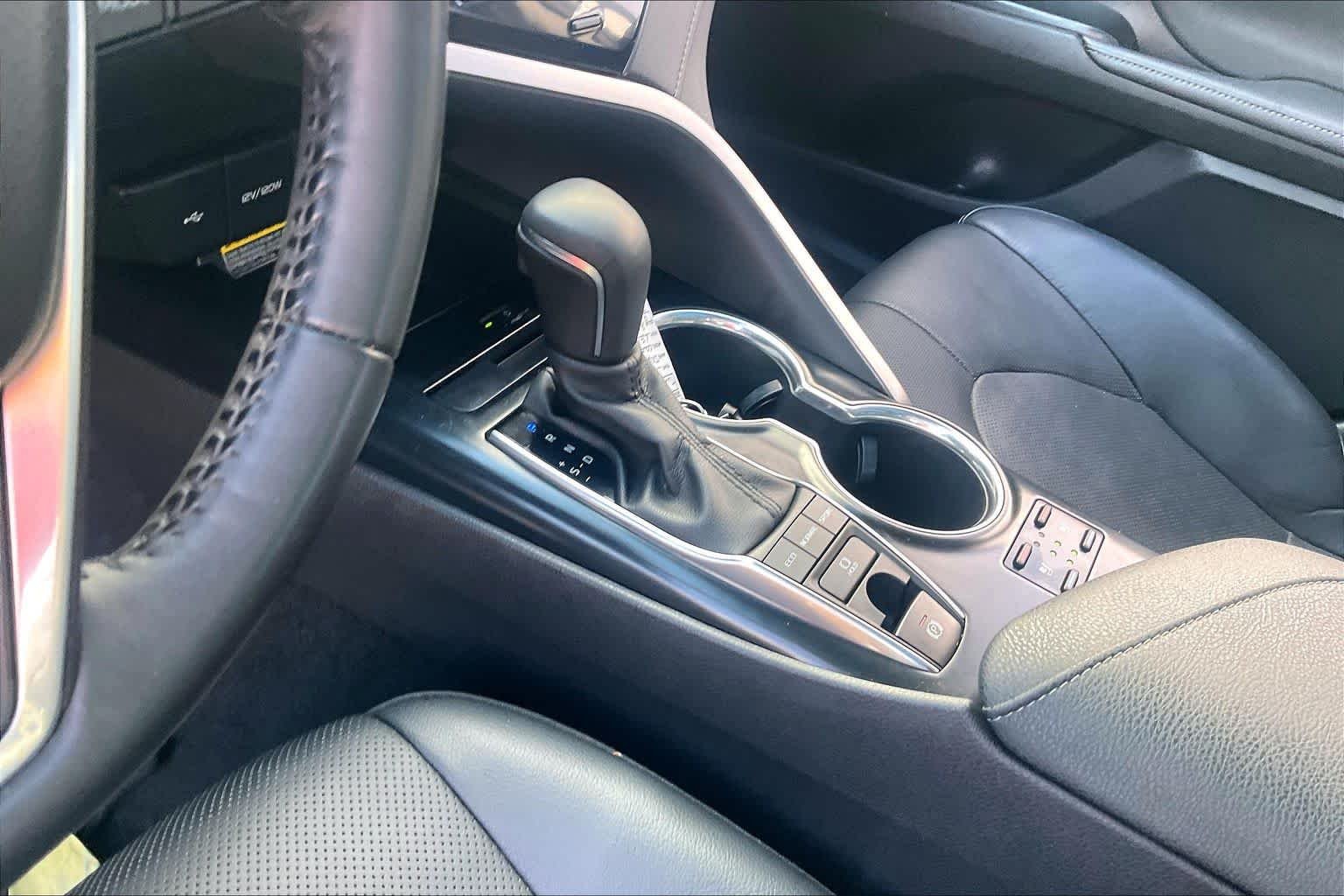 Used 2020 Wind Chill Pearl/Midnight Black Metallic Toyota XSE V6 image 14