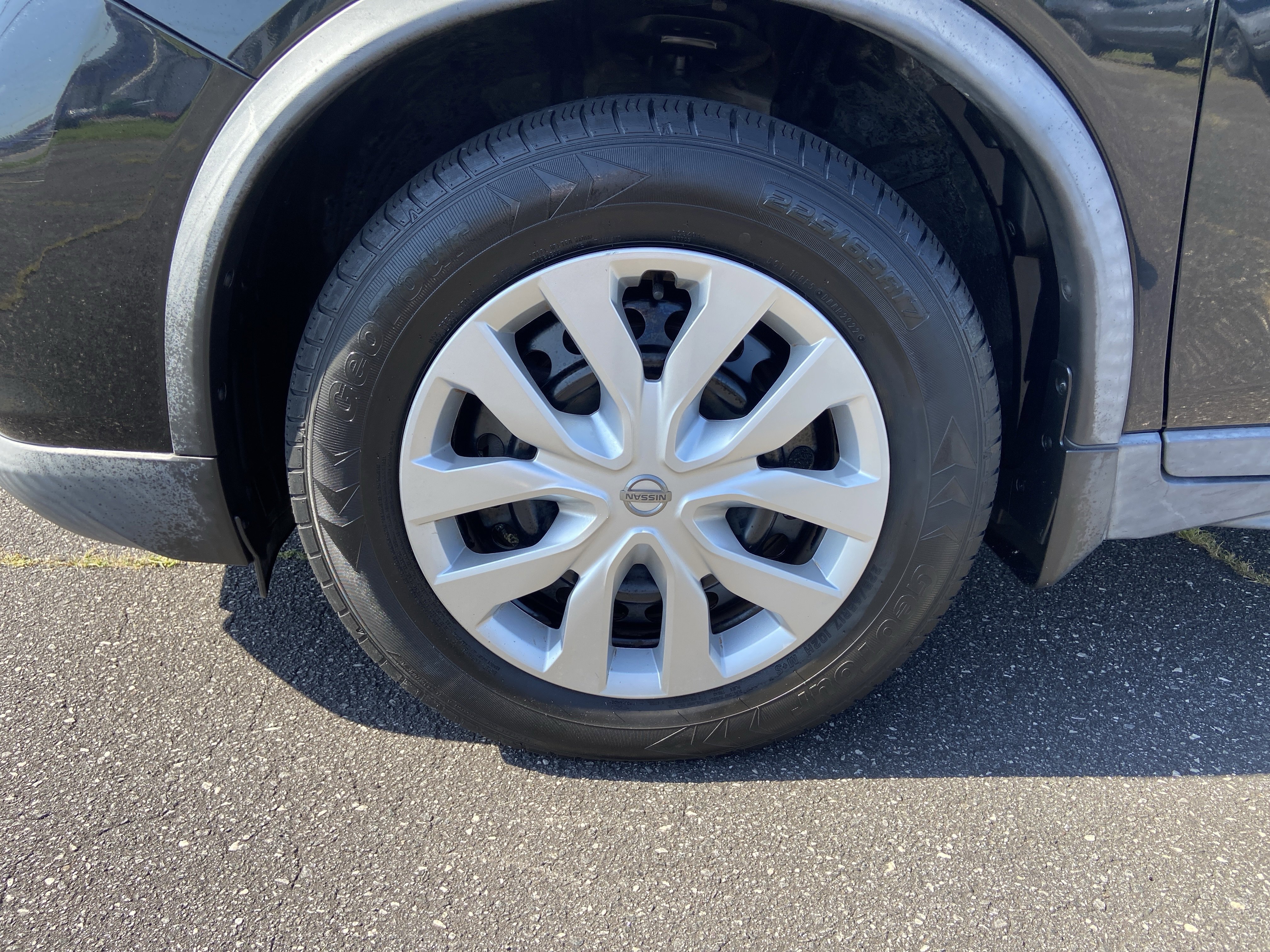 Used 2018 Magnetic Black Nissan S image 8