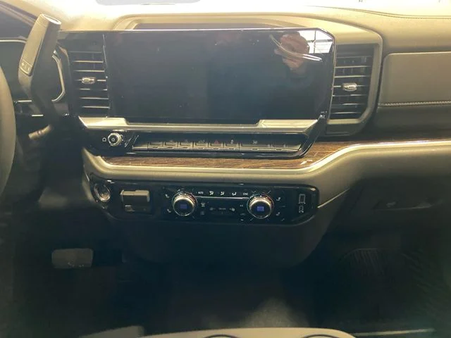 New 2026  GMC SLE image 12