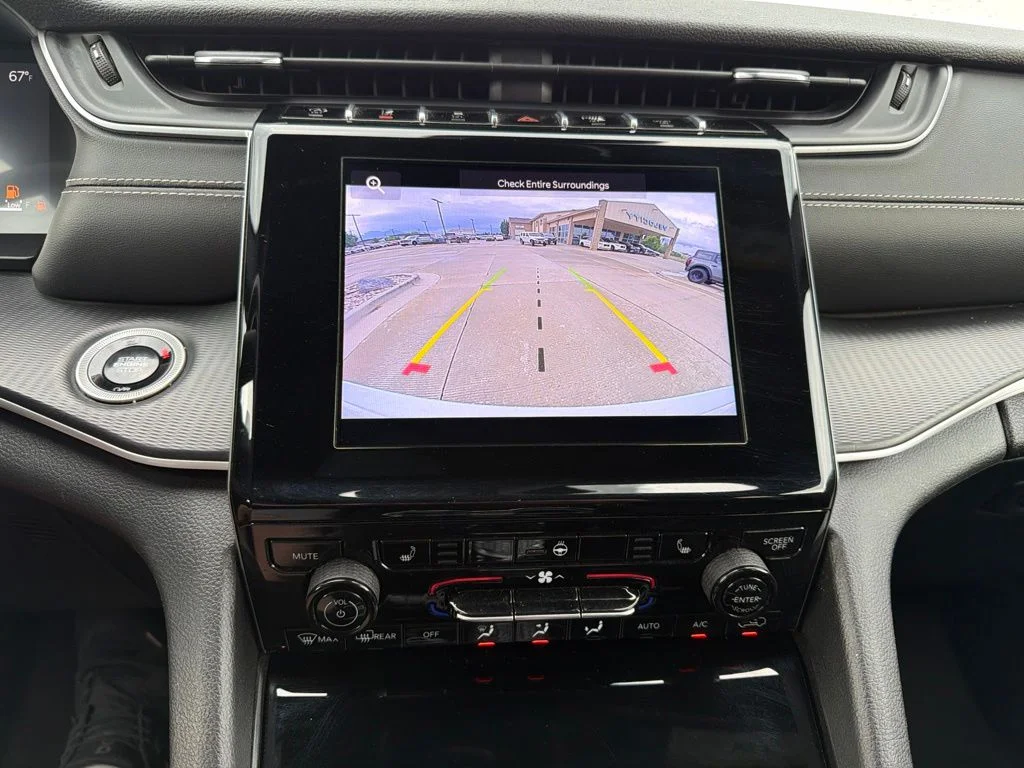 Used 2024 White Jeep Altitude image 18