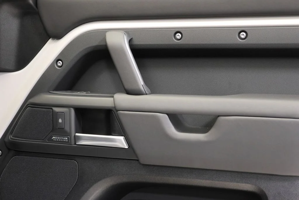 2026 Land Rover Defender X-Dynamic SE - Photo 38
