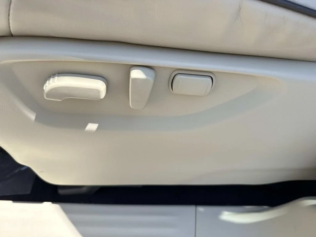 Used 2022 White INFINITI LUXE image 29