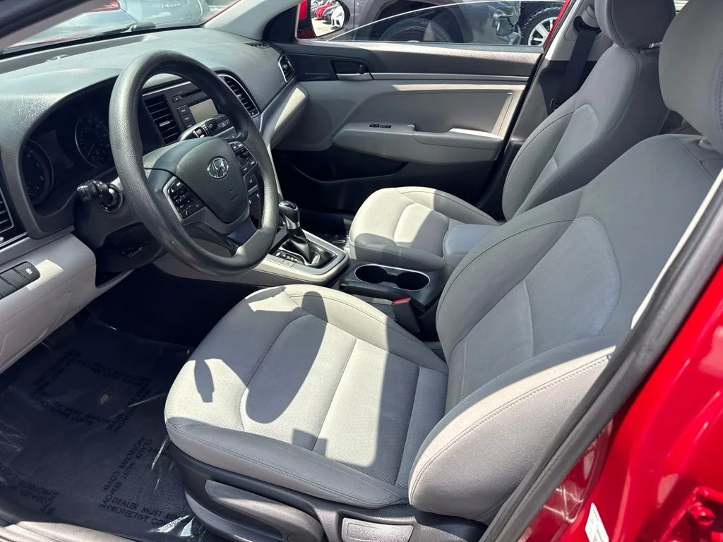 Used 2017 Red Hyundai SE image 3