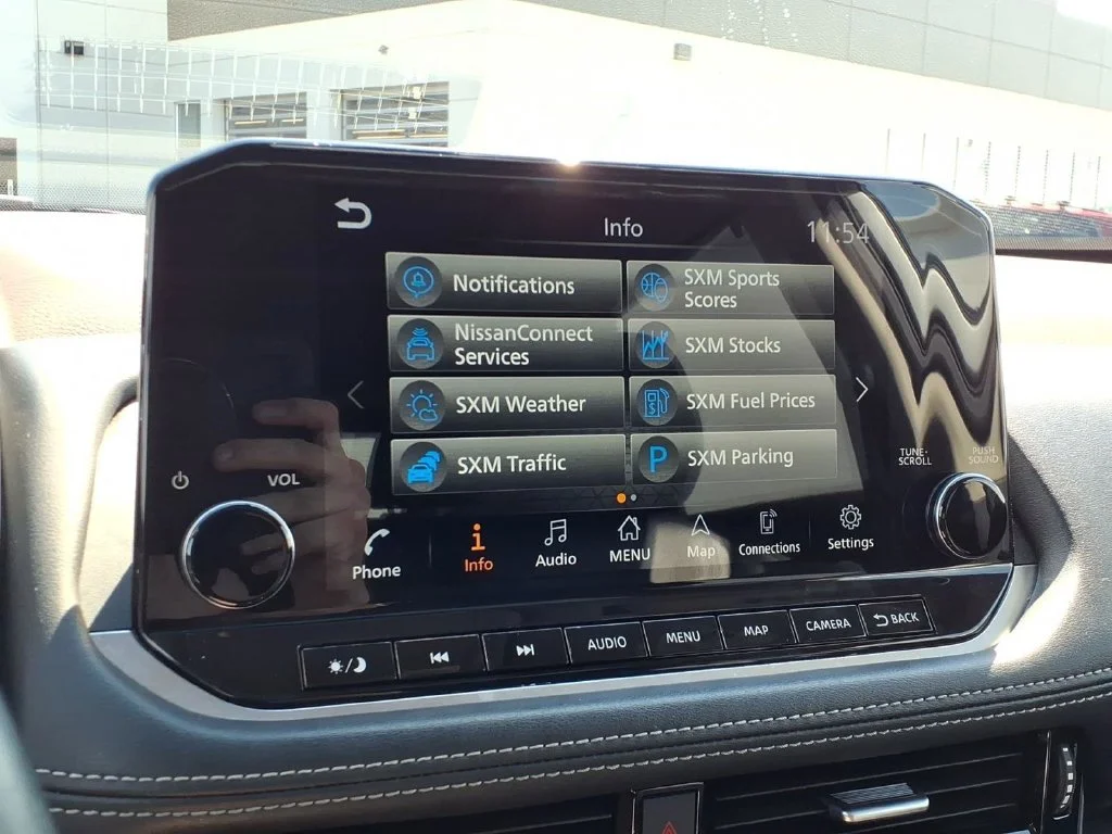 Used 2022 Silver Nissan Platinum image 27