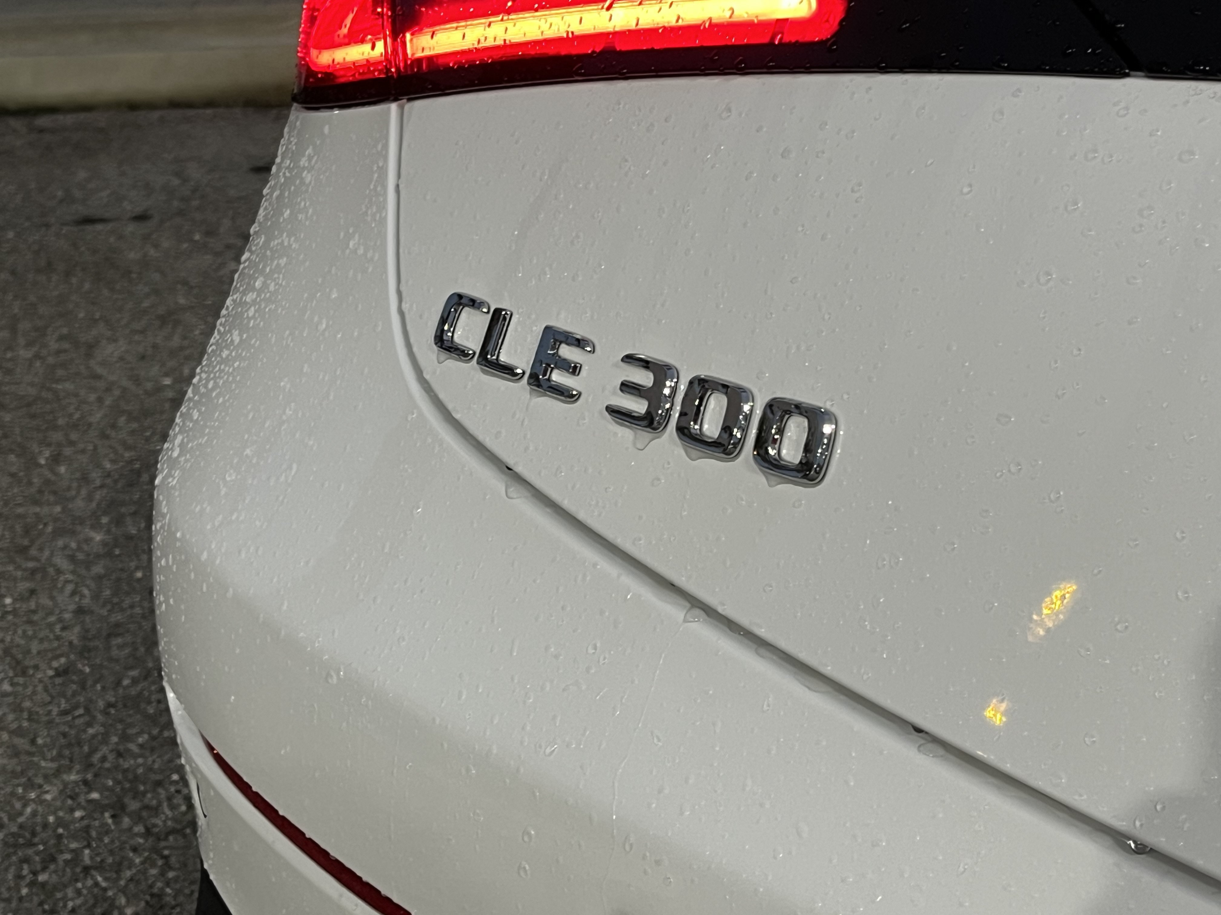 New 2026 MANUFAKTUR Moonlight White Metallic Mercedes-Benz CLE 300 image 6