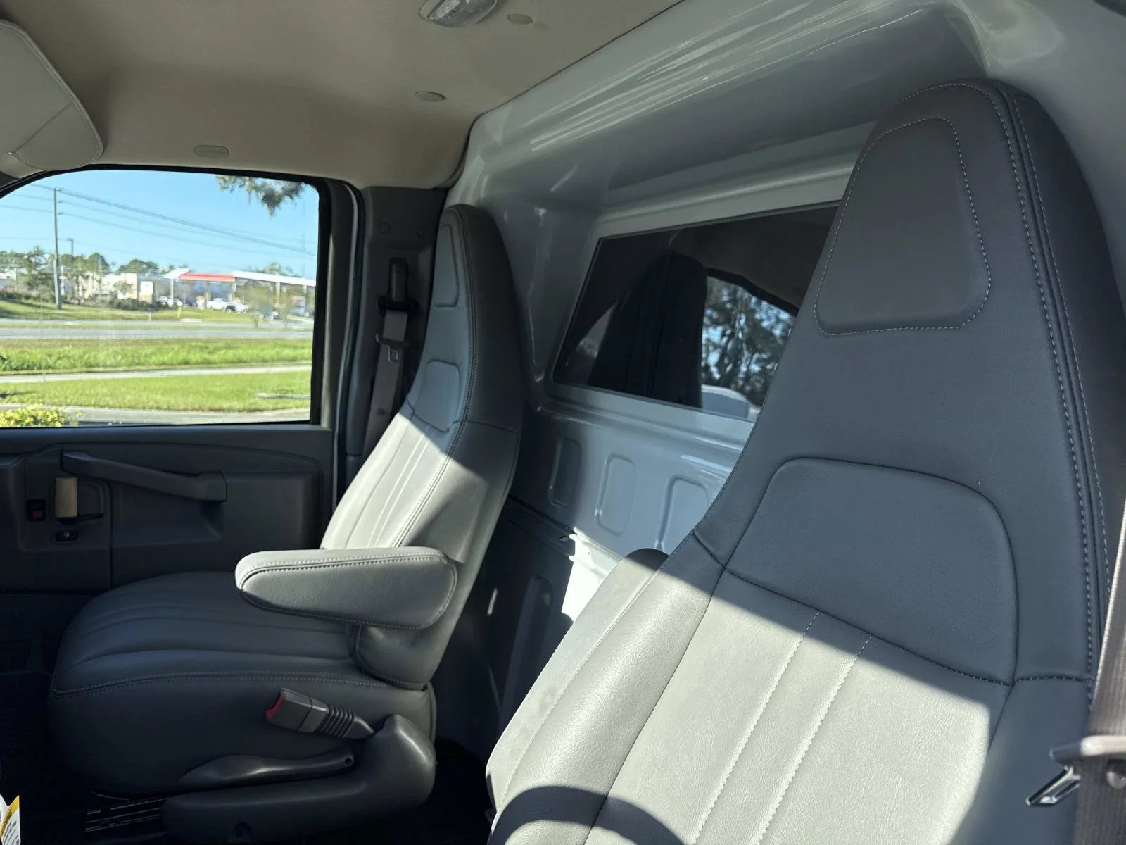2025 Chevrolet Express Cargo Work Van - Photo 16