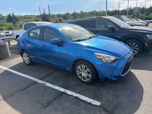 Used 2019 Blue Toyota L image 1