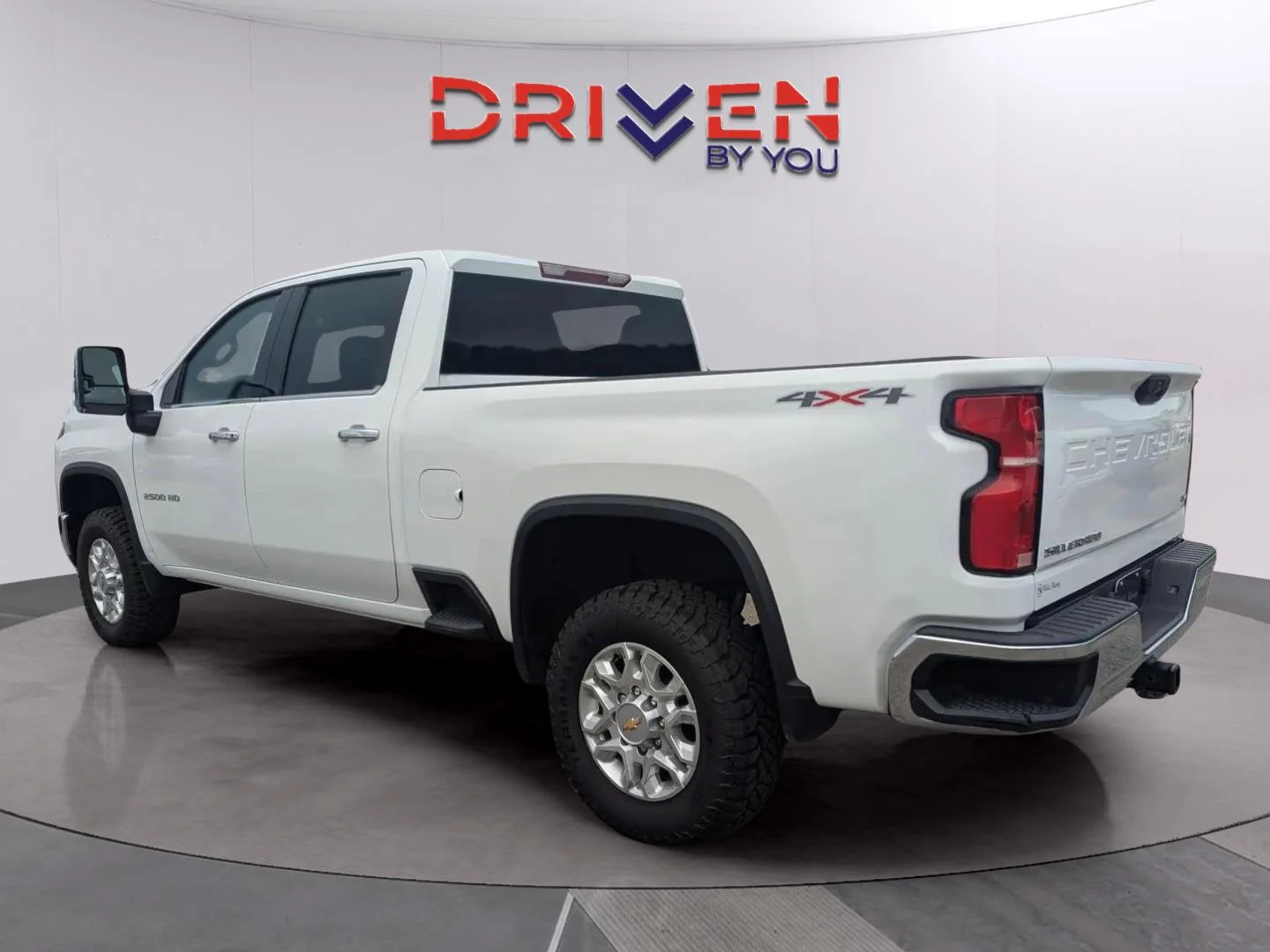 Used 2024 Summit White Chevrolet LTZ image 3
