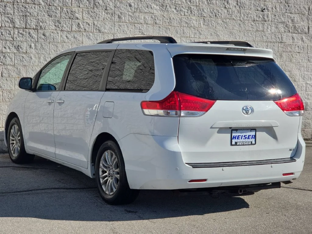 Used 2012 White Toyota XLE image 11