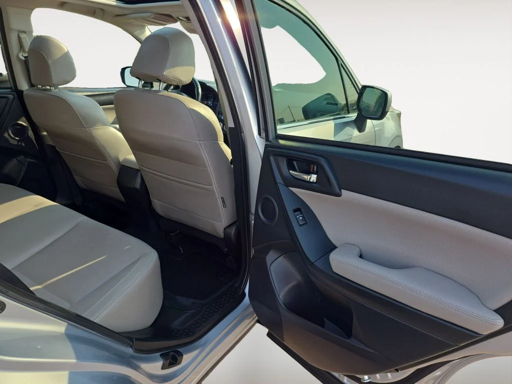 Used 2018 Ice Silver Metallic Subaru Limited image 12