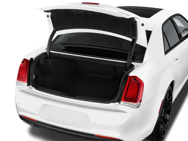 Used 2018 Red Chrysler Touring image 7