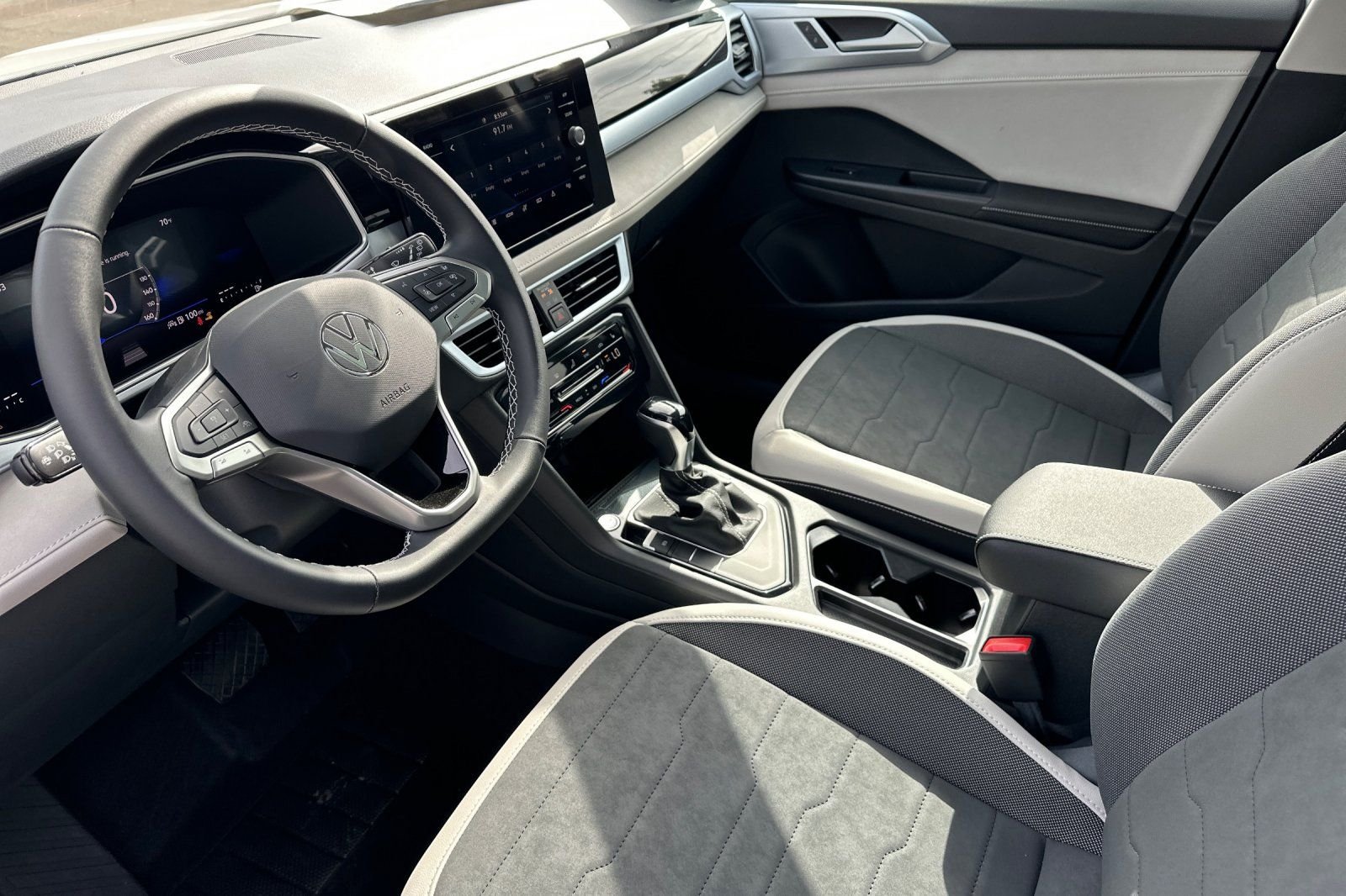 New 2026 Pure White Volkswagen 1.5T SE image 10