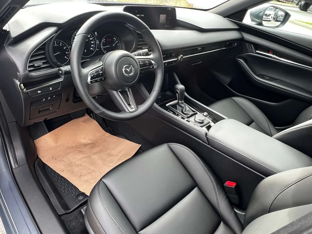 Used 2025  Mazda GS image 12