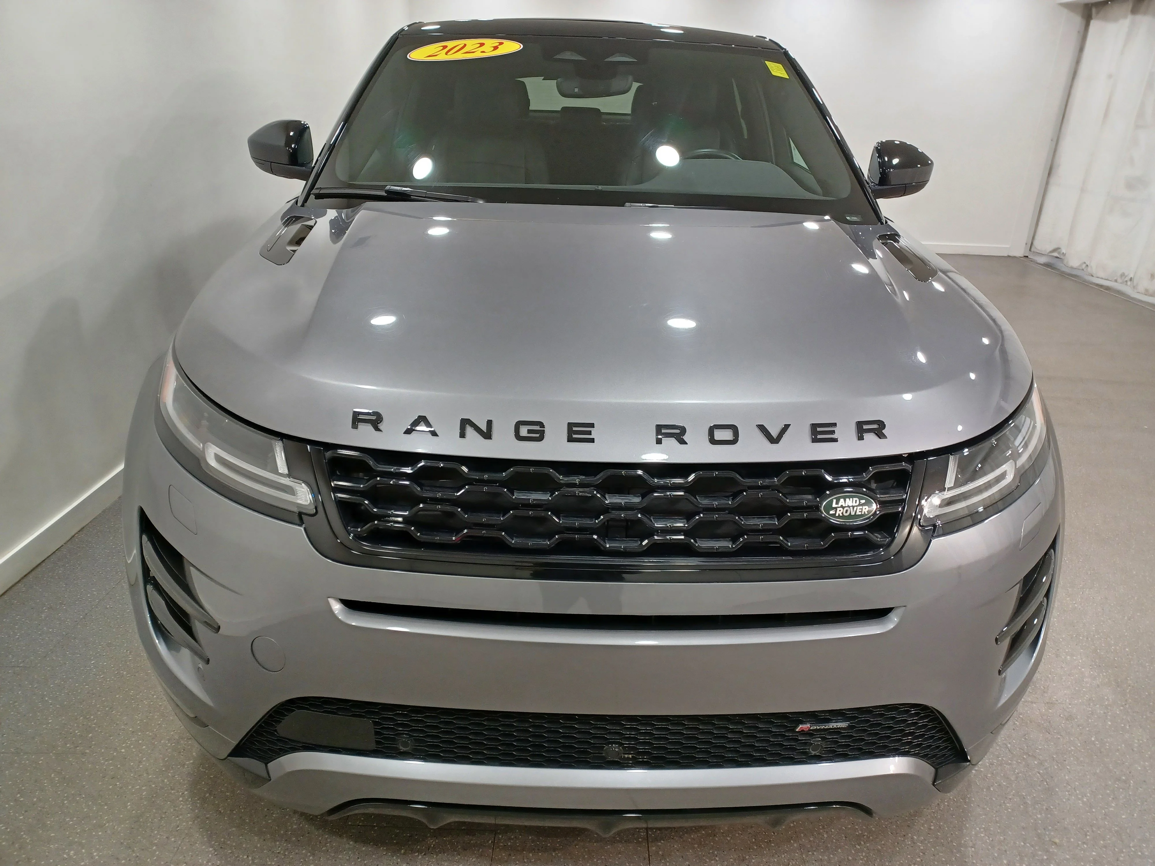 Used 2023 Eiger Grey Metallic Land Rover P250 R-Dynamic SE*Adaptive Cruise | Nav | Pano Roof | Htd Wheel | Htd Leather | Lane Keep Assist image 3