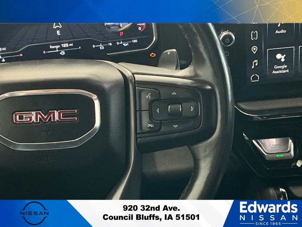 Used 2023 White GMC AT4 image 19