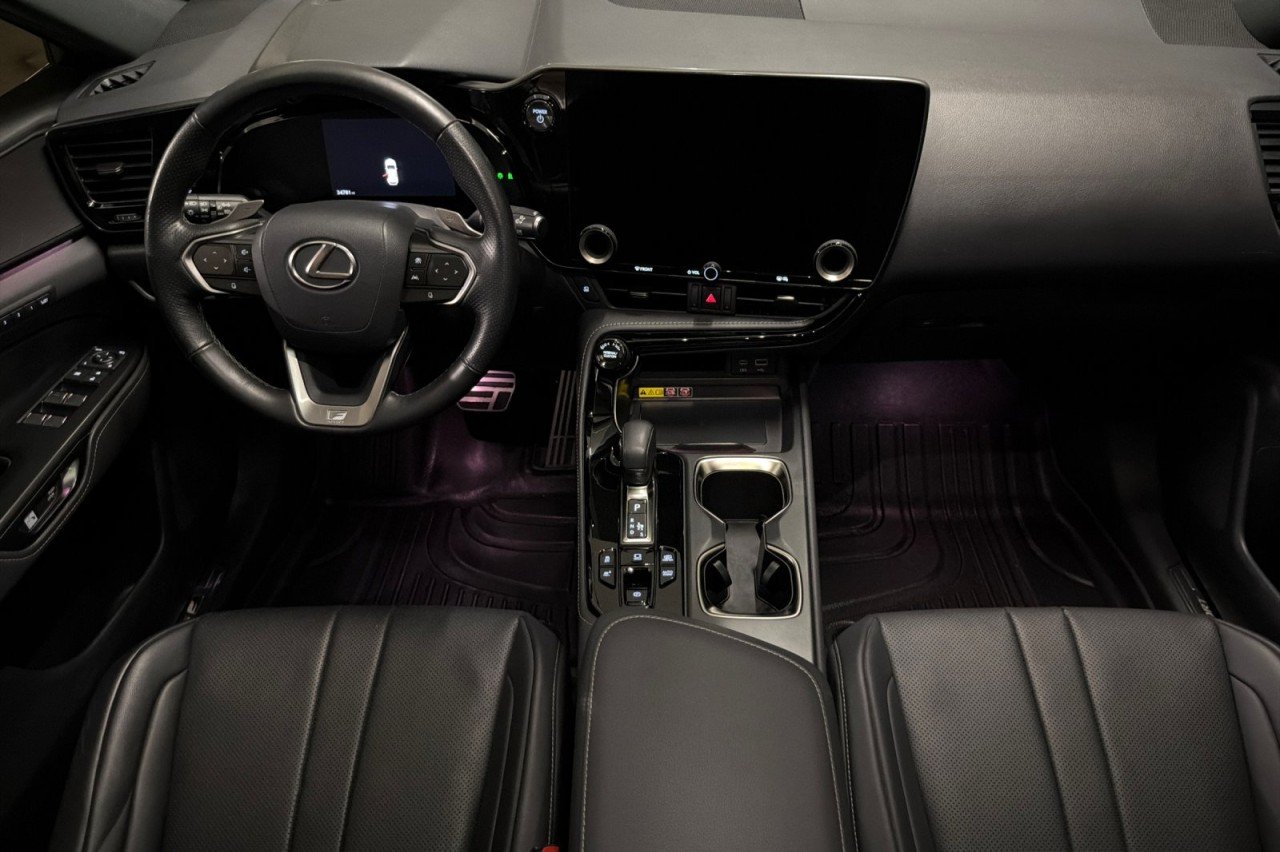 Used 2024 Ultra White Lexus NX 450h+ F SPORT Handling image 12