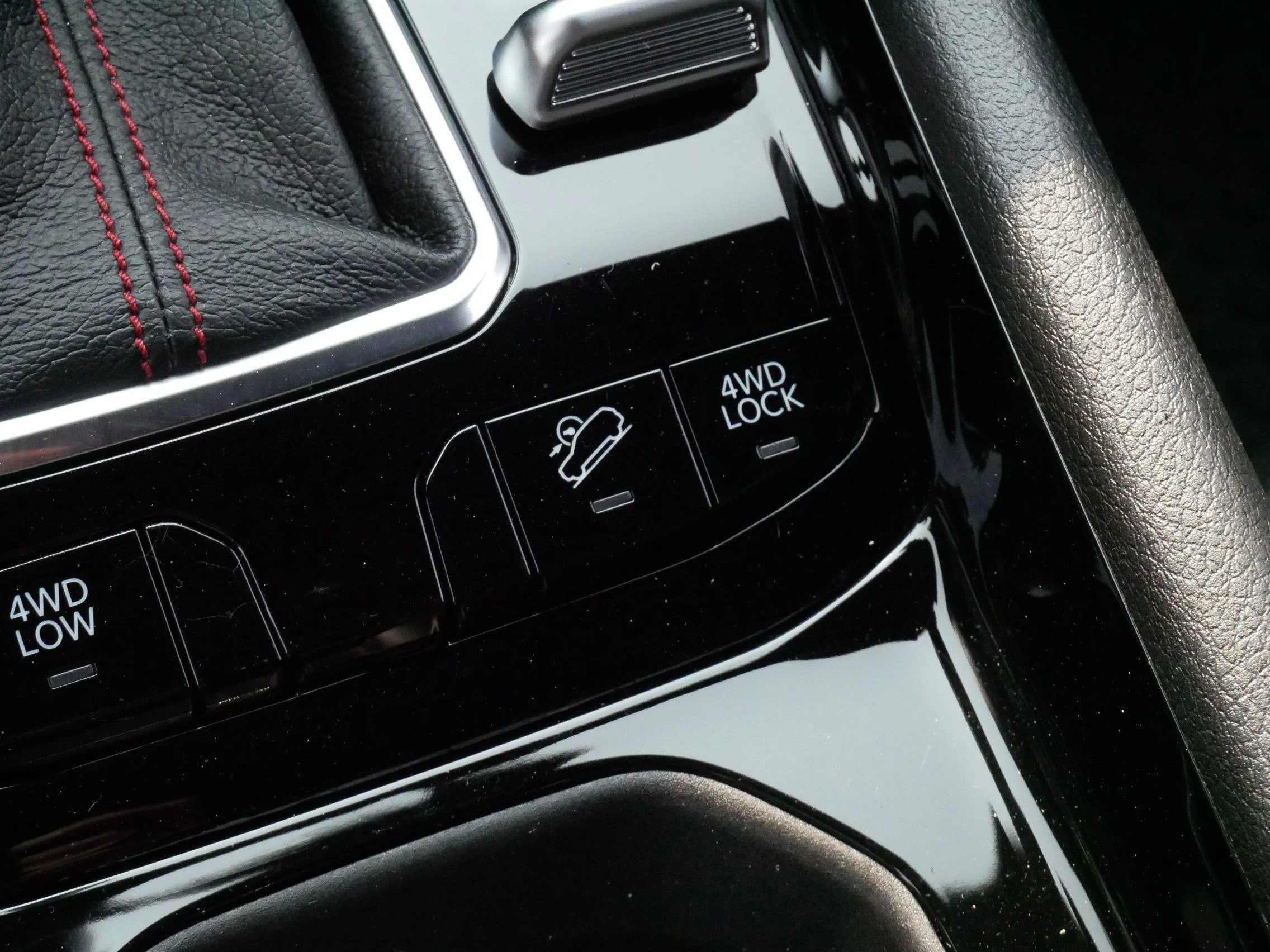 Used 2025 Bright White Clearcoat Jeep Trailhawk image 26