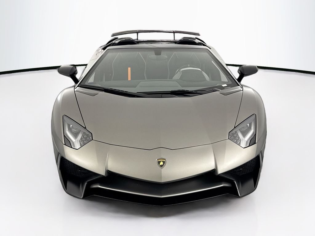 Used 2017  Lamborghini  image 2