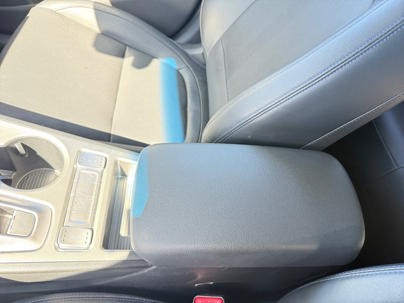 Used 2022 Pulse Red Hyundai Limited image 14