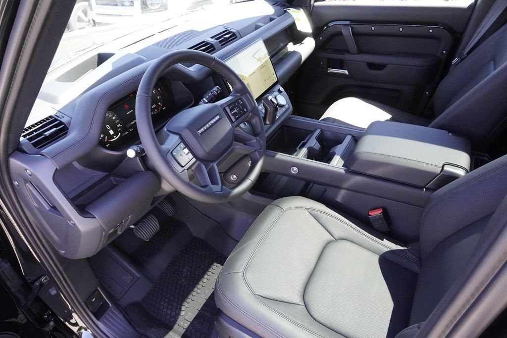 New 2026 Santorini Black Land Rover X-Dynamic SE image 18