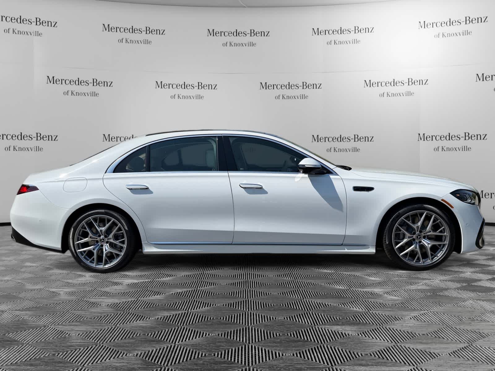 New 2027 MANUFAKTUR Moonlight White Metallic Mercedes-Benz S 500 image 6