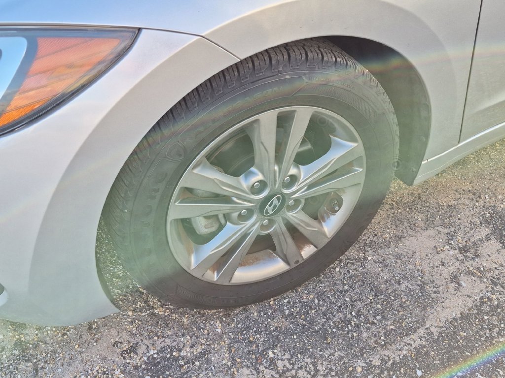 Used 2018 Silver Hyundai SEL image 6