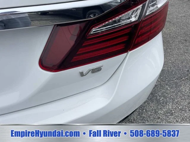 Used 2016 Silver Honda EX-L image 6