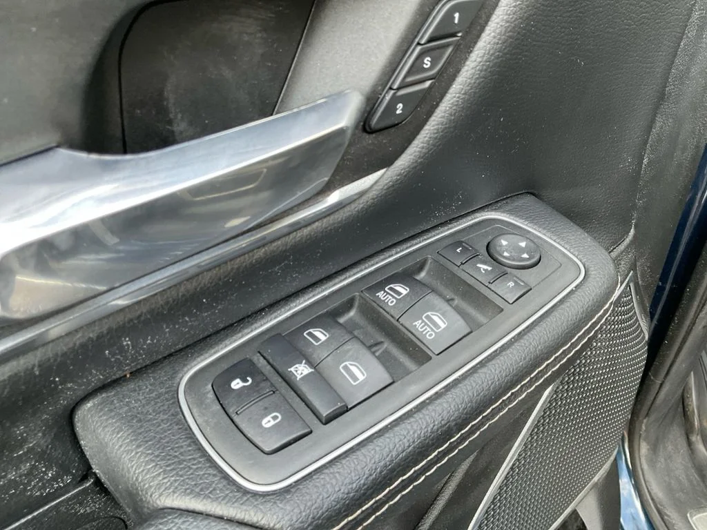 Used 2022 Blue Ram Laramie image 31