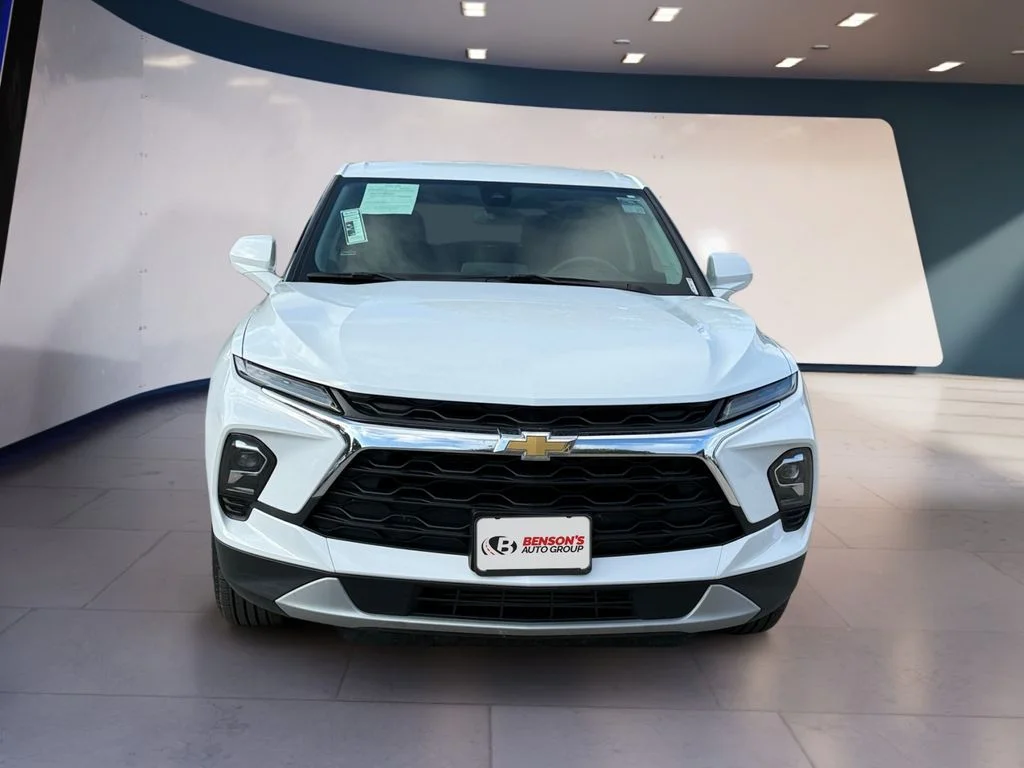 Used 2025 White Chevrolet LT image 8