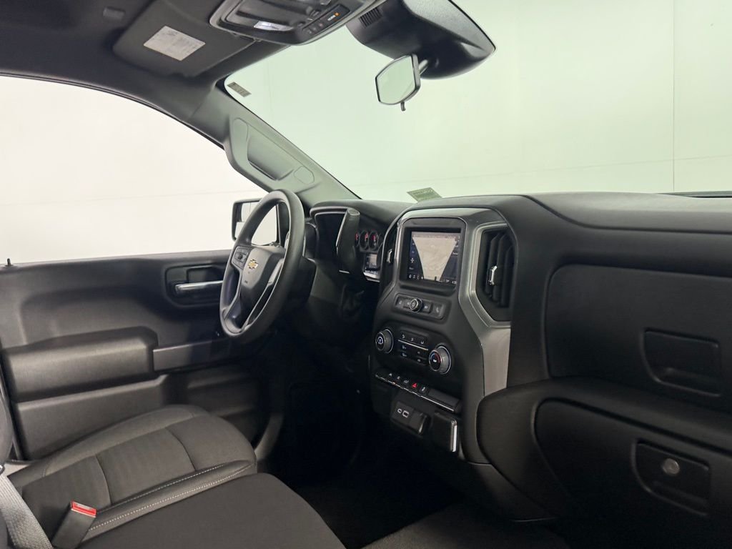 Used 2025 White Chevrolet Custom image 31