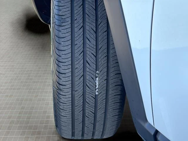 New 2026 White/off-white Jeep Latitude image 12