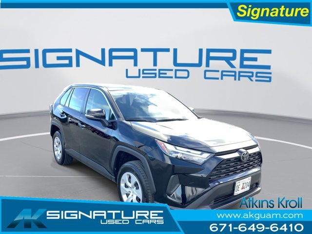 2024 Toyota RAV4 LE FWD's photo