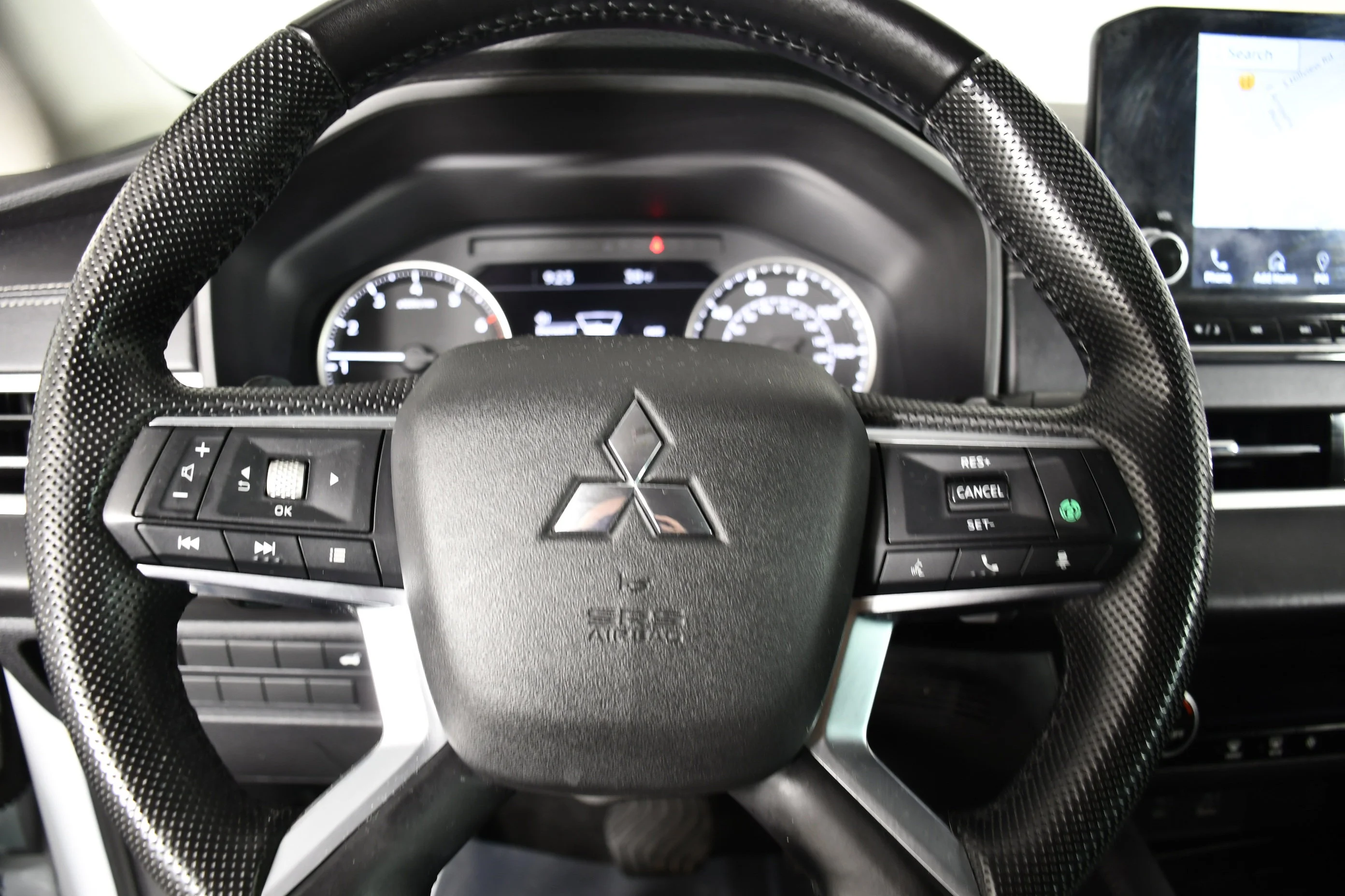 Certified Used 2023 White Diamond Mitsubishi SE image 19