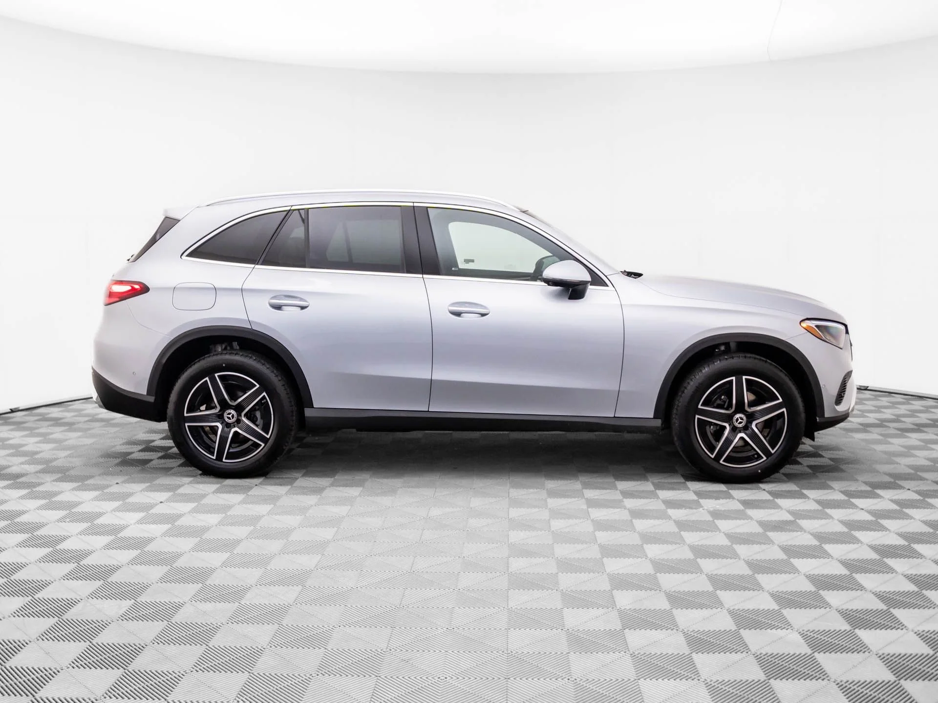 New 2026 Silver Mercedes-Benz GLC 300 image 6