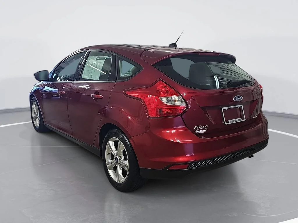 Used 2014 Red Ford SE image 6