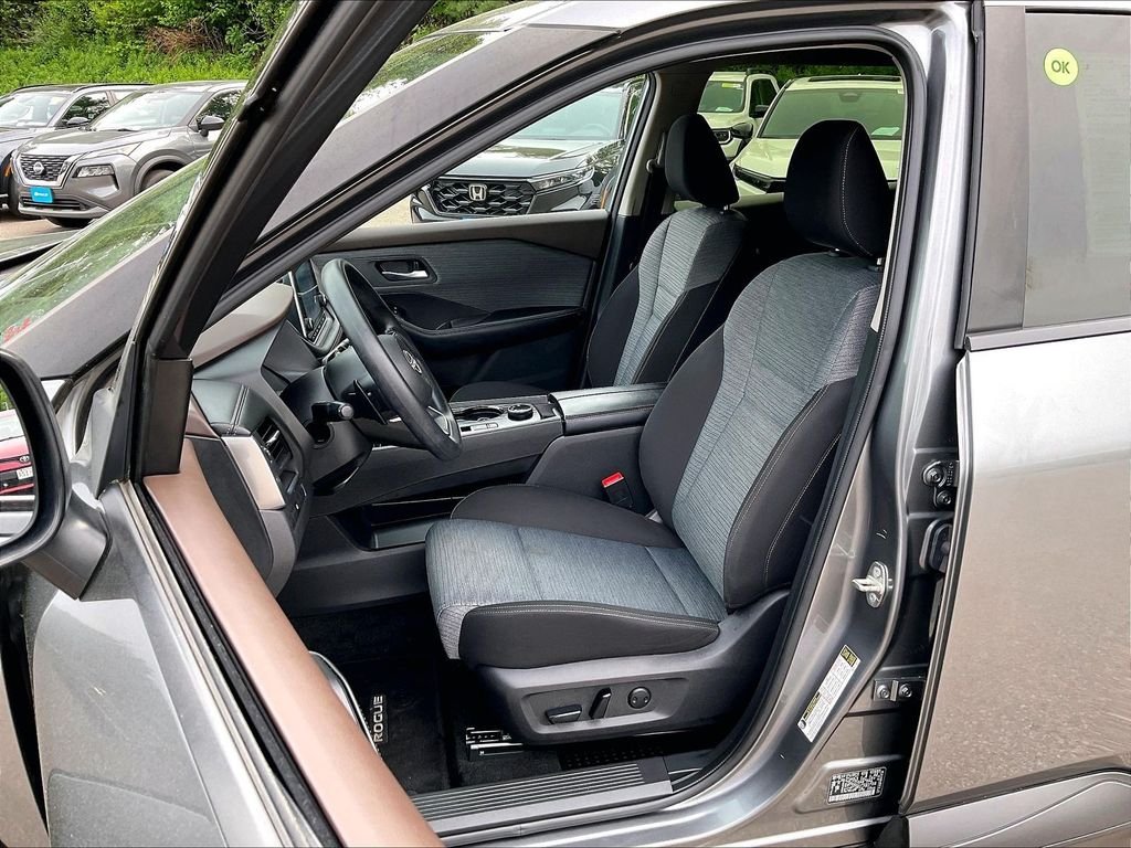 Used 2023 Gray Nissan SV image 10