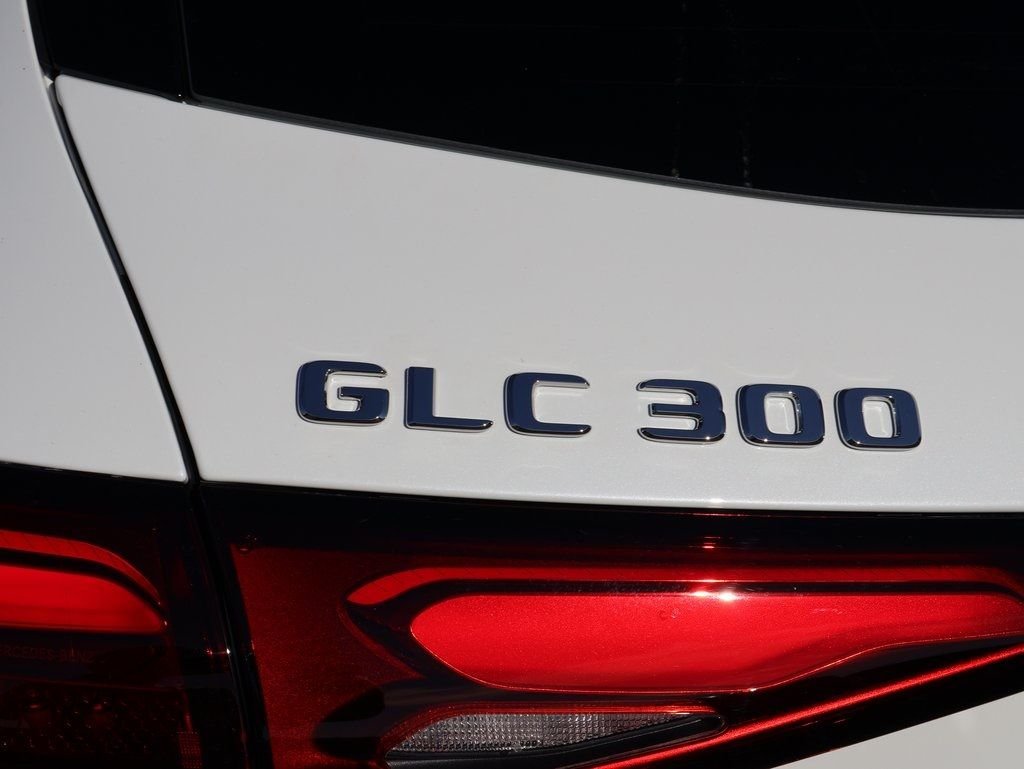 Used 2026 MANUFAKTUR Moonlight White Metallic Mercedes-Benz GLC 300 image 8