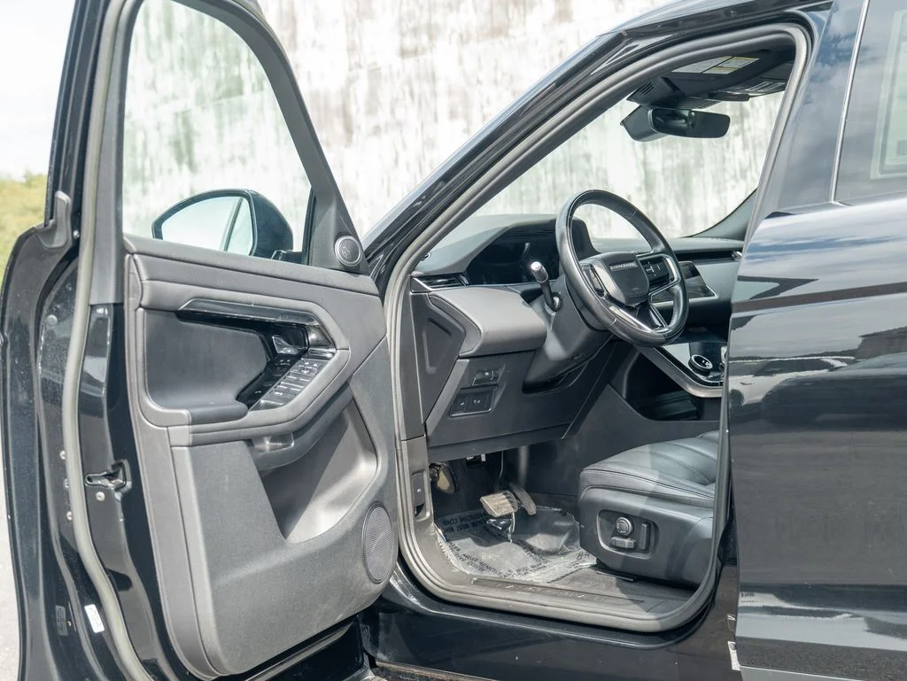 Used 2023 Black Land Rover S image 9