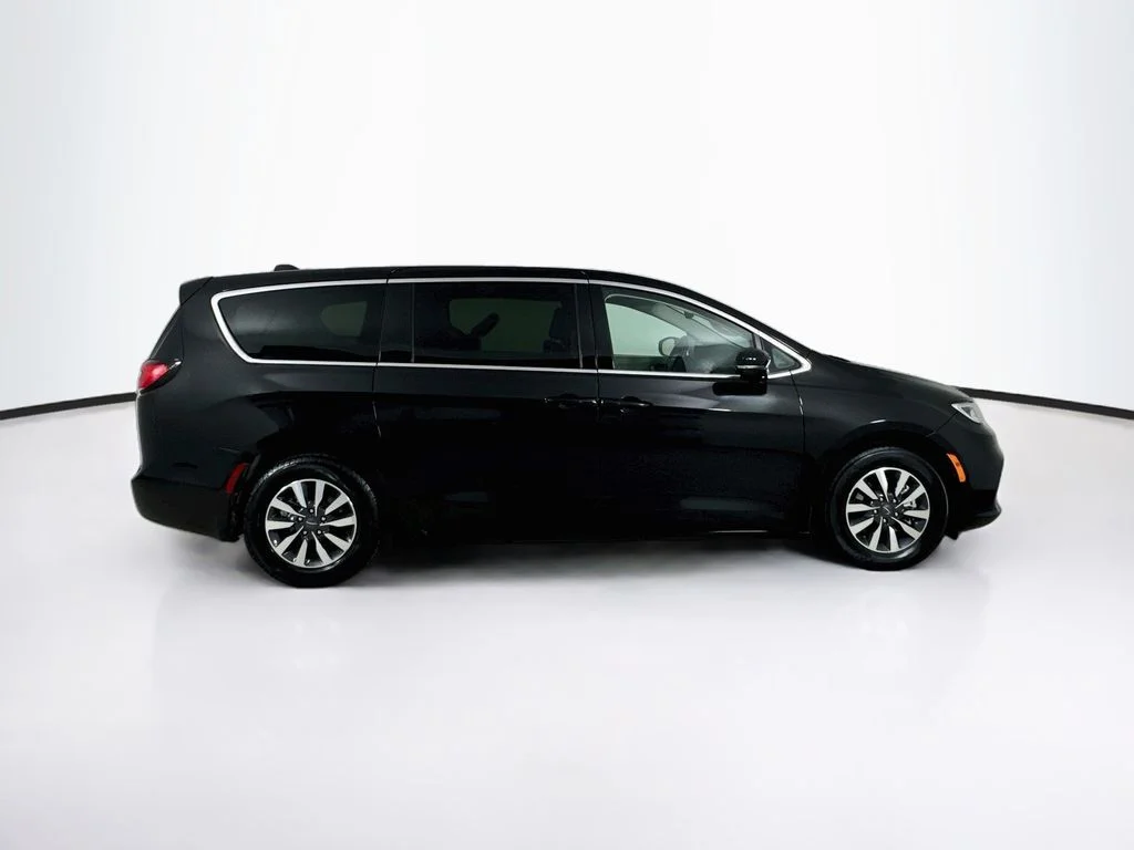 Used 2024 Black Chrysler Select image 8