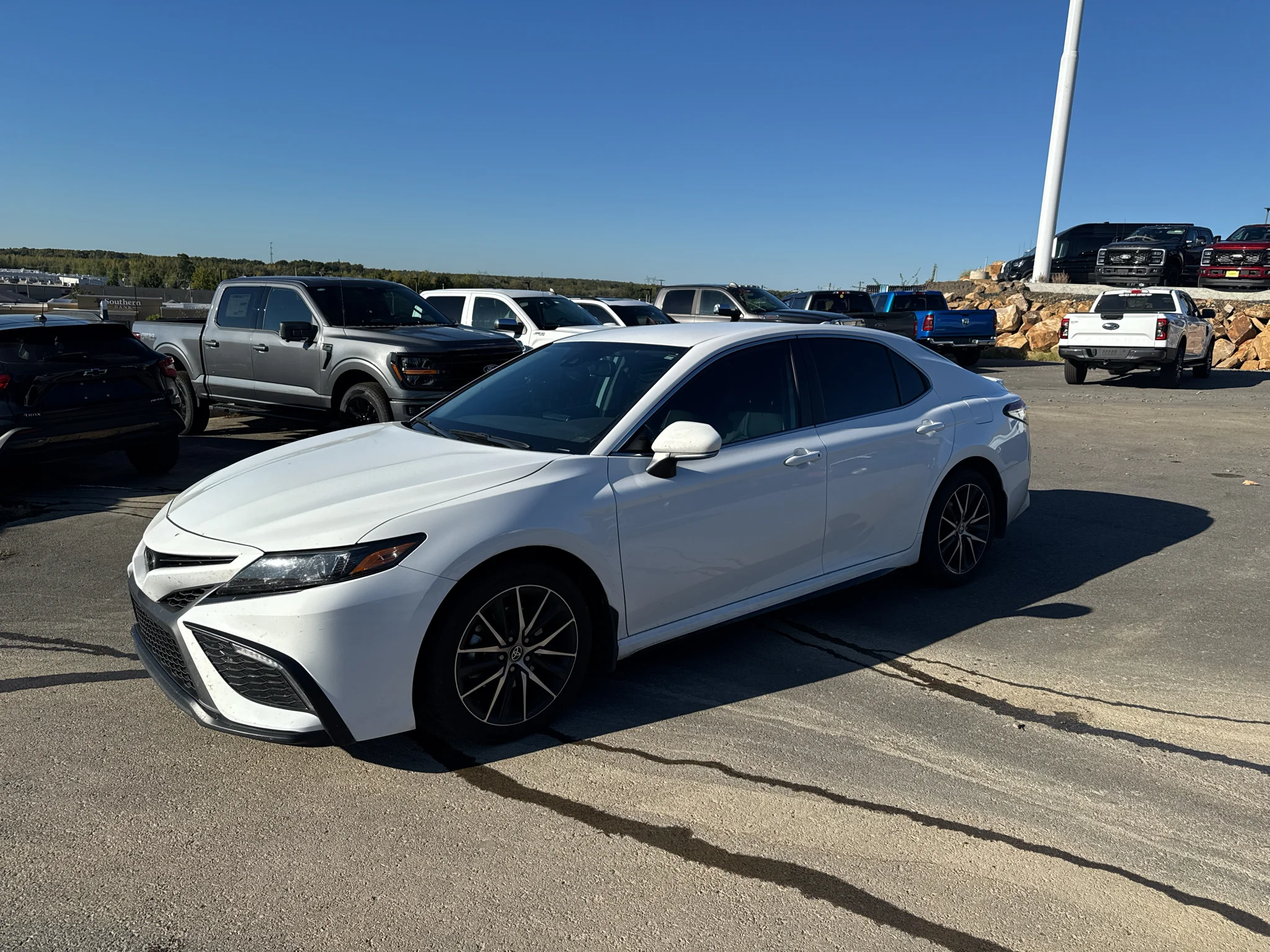 Used 2023 Ice Cap Toyota SE image 10