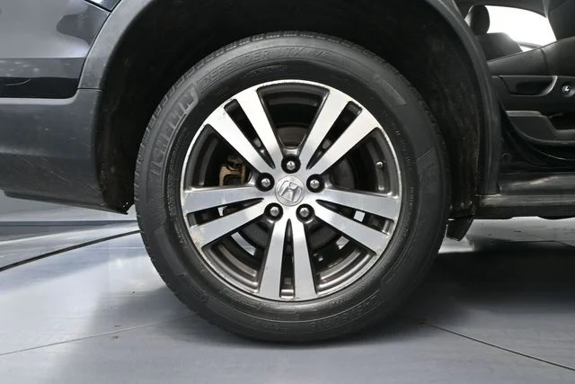 Used 2016 Black Honda EX-L image 13