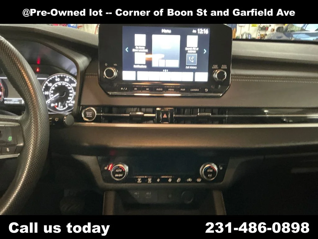Used 2024  Mitsubishi SE image 17